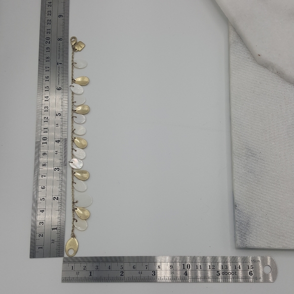 Chaps White Petal Bracelet - Picture 5 of 5